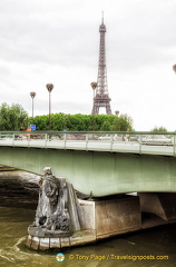 Zoave statue at the Pont de l'Alma